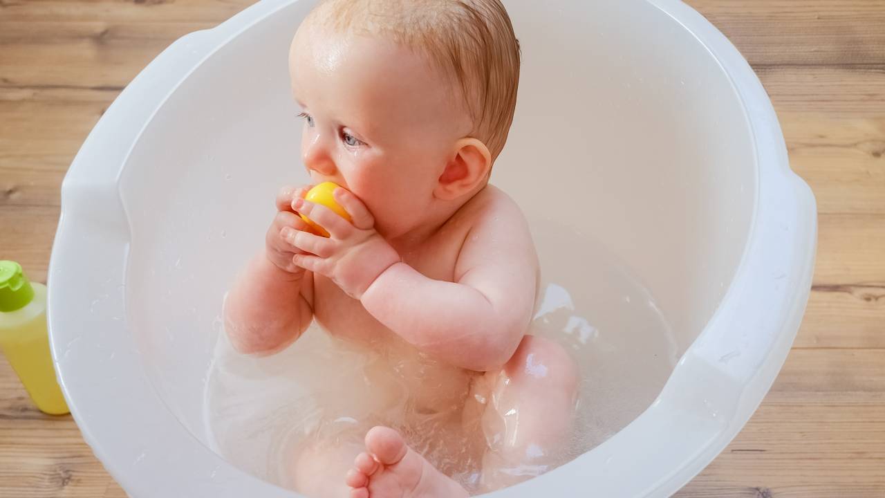 bebê ofuro