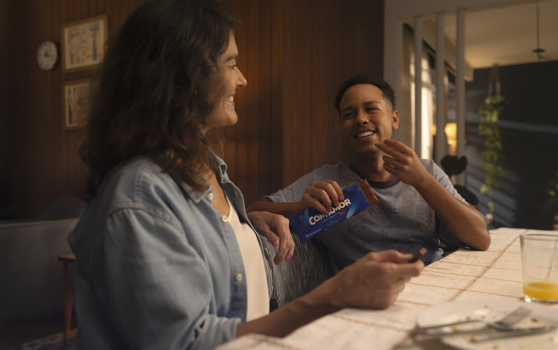 Abriu um Lacta, já é Páscoa”: campanha transforma chocolate em convite à presença real